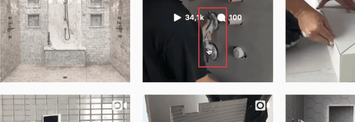 Un artisan carreleur au travail, utilisant ces ventouses de manière récurrente