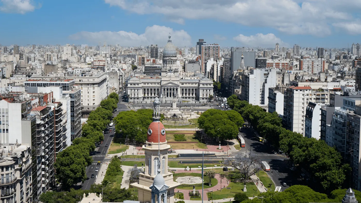 Buenos Aires présente une opportunité unique d'explorer un style de vie sophistiqué sans le coût prohibitif associé aux grandes villes européennes.