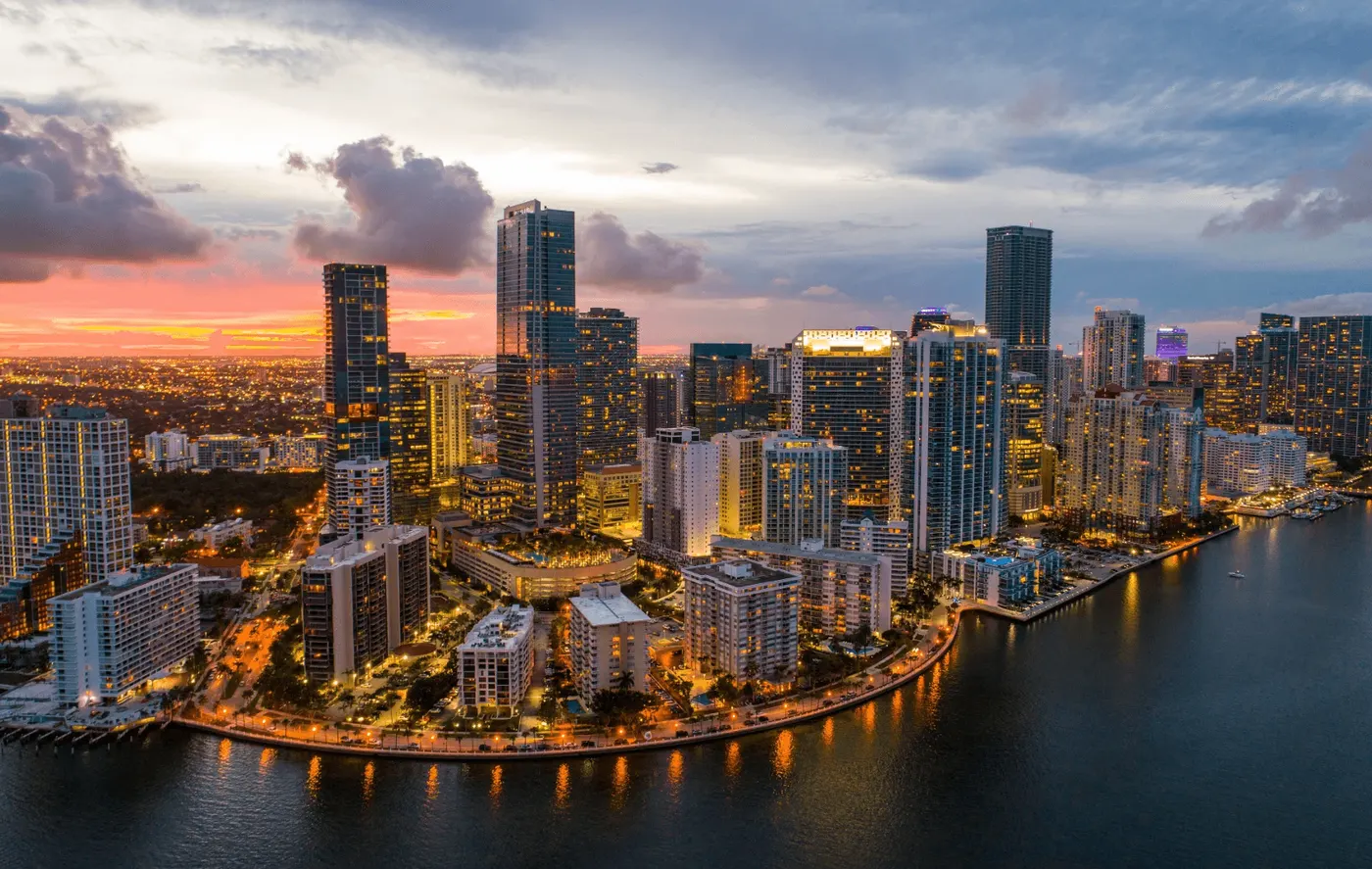 Miami ou Dubaï : quelle ville est la plus avantageuse pour les expatriés en matière de lifestyle et de fiscalité ?