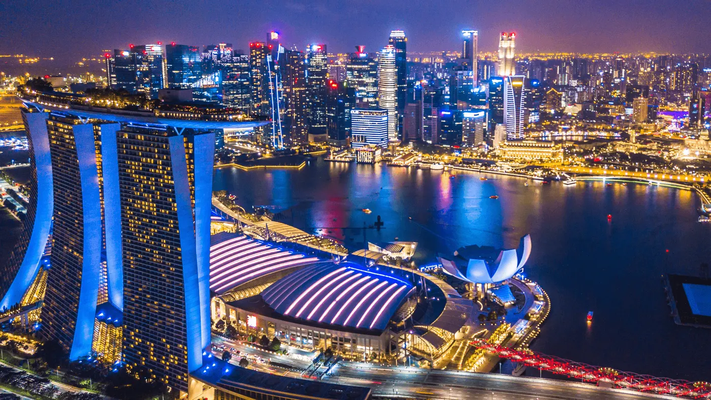 Singapour est-elle la meilleure alternative à Dubaï pour les expatriés en quête de sécurité, de stabilité et de fiscalité avantageuse ?