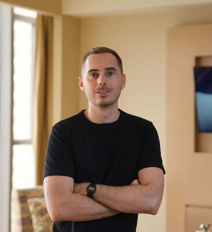 Julien, fondateur d'Oseille TV